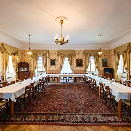 Pensión Zámek Lobec