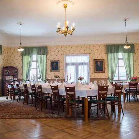Zámek Lobeč Penzion Lobec