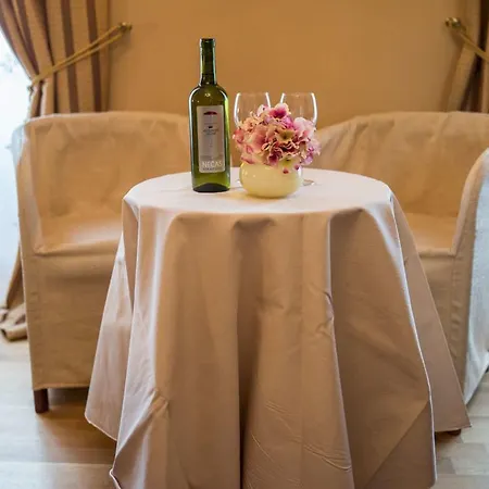 Konukevi Zamek Lobec