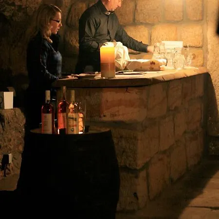 Konukevi Zamek Lobec