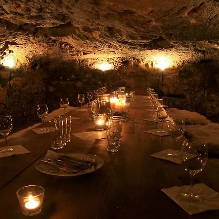 Konukevi Zamek Lobec