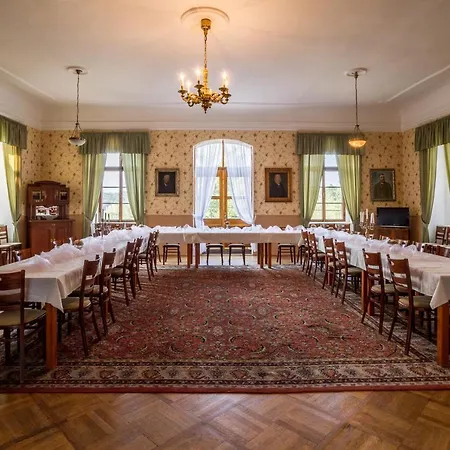 Konukevi Zamek Lobec