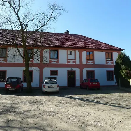 Zamek Guest house Lobec