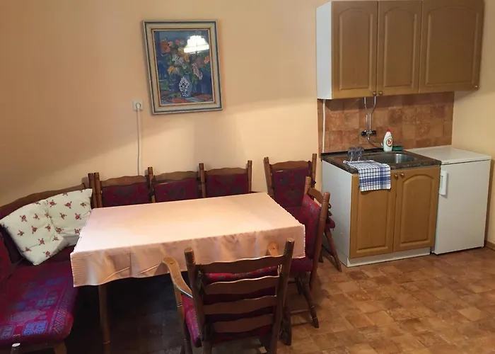 Zamek בית הארחה 3*